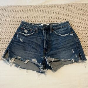 Abercrombie high rise mom short